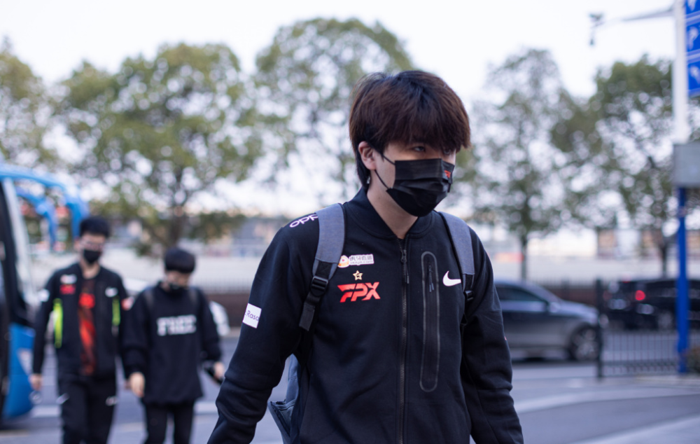T1翻盘BLG，Clid开启传奇时刻强强对话八强赛，点燃全场激情