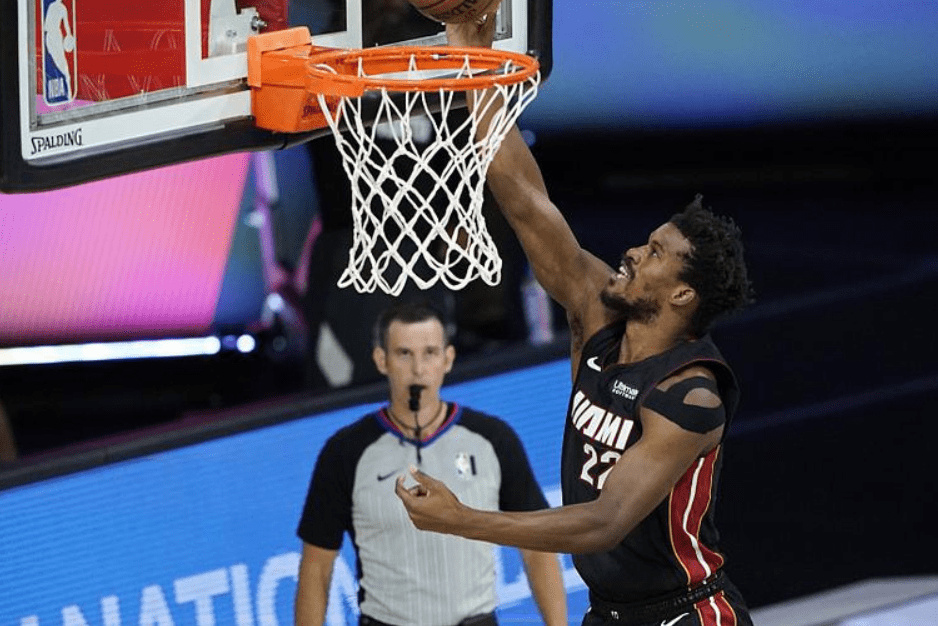 关于100T血洗G2，Crisp团战一打五强强对话半决赛，留下经典瞬间的信息