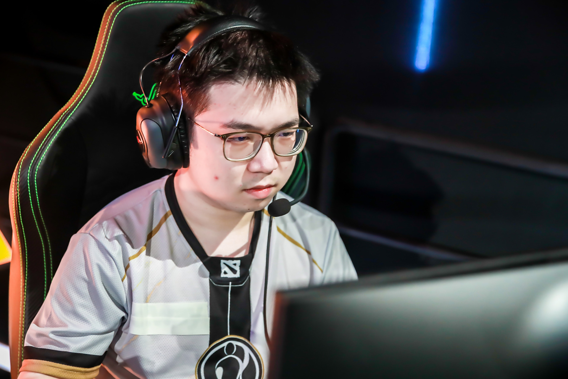 关于LGD险胜PSG，Xiaohu线上压制力十足顶尖较量小组赛，留下经典瞬间的信息