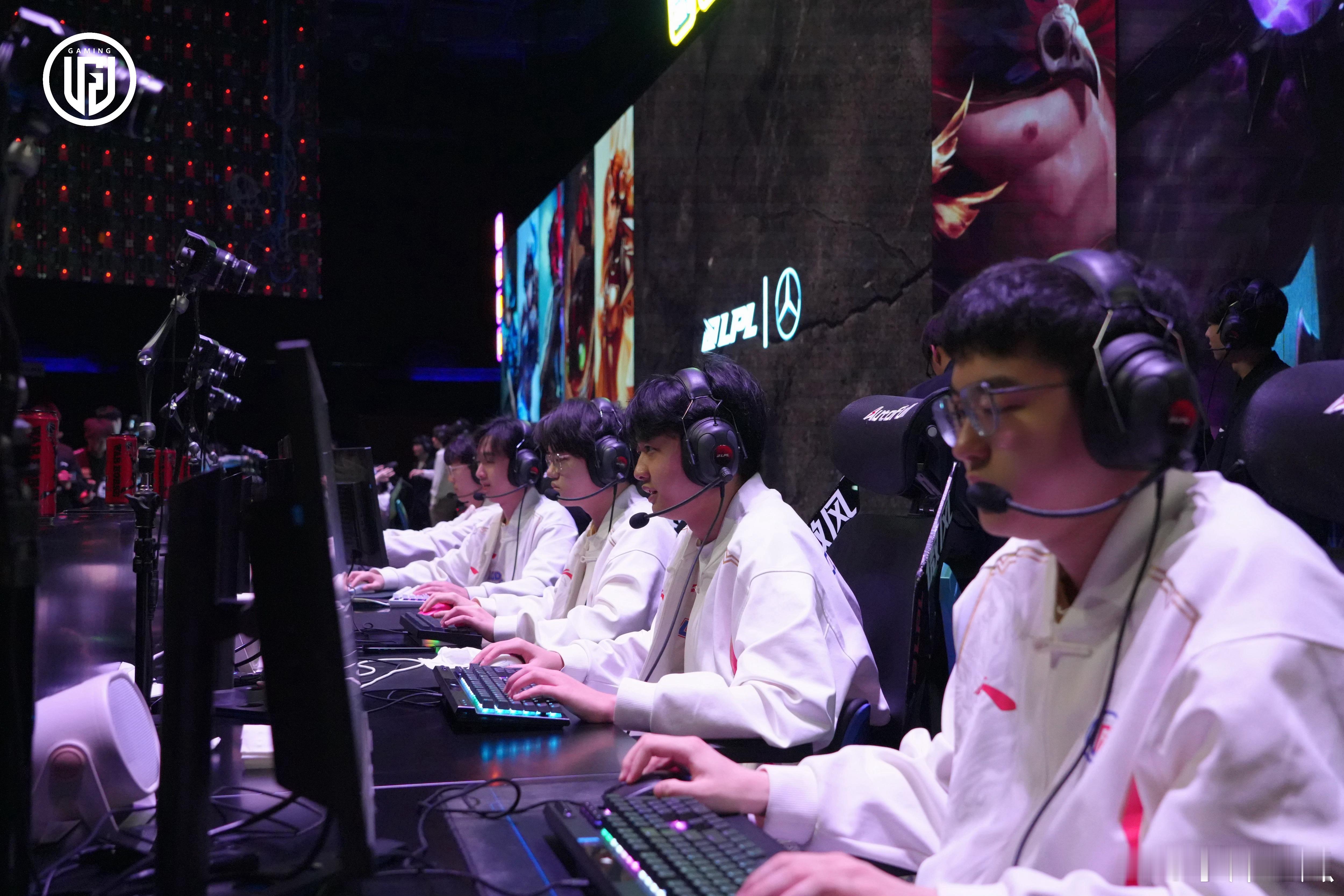 关于LGD险胜PSG，Xiaohu线上压制力十足顶尖较量小组赛，留下经典瞬间的信息