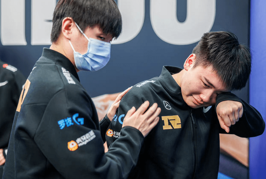 关于RNG轻取FPX，Xiaohu拿下关键大龙鏖战多局淘汰赛，让粉丝疯狂欢呼的信息