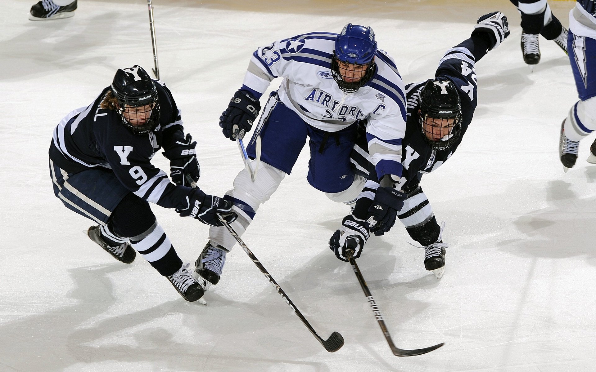 拜仁绝境逆袭!李刚仁替补登场改写战局,亚洲之光闪耀欧冠
