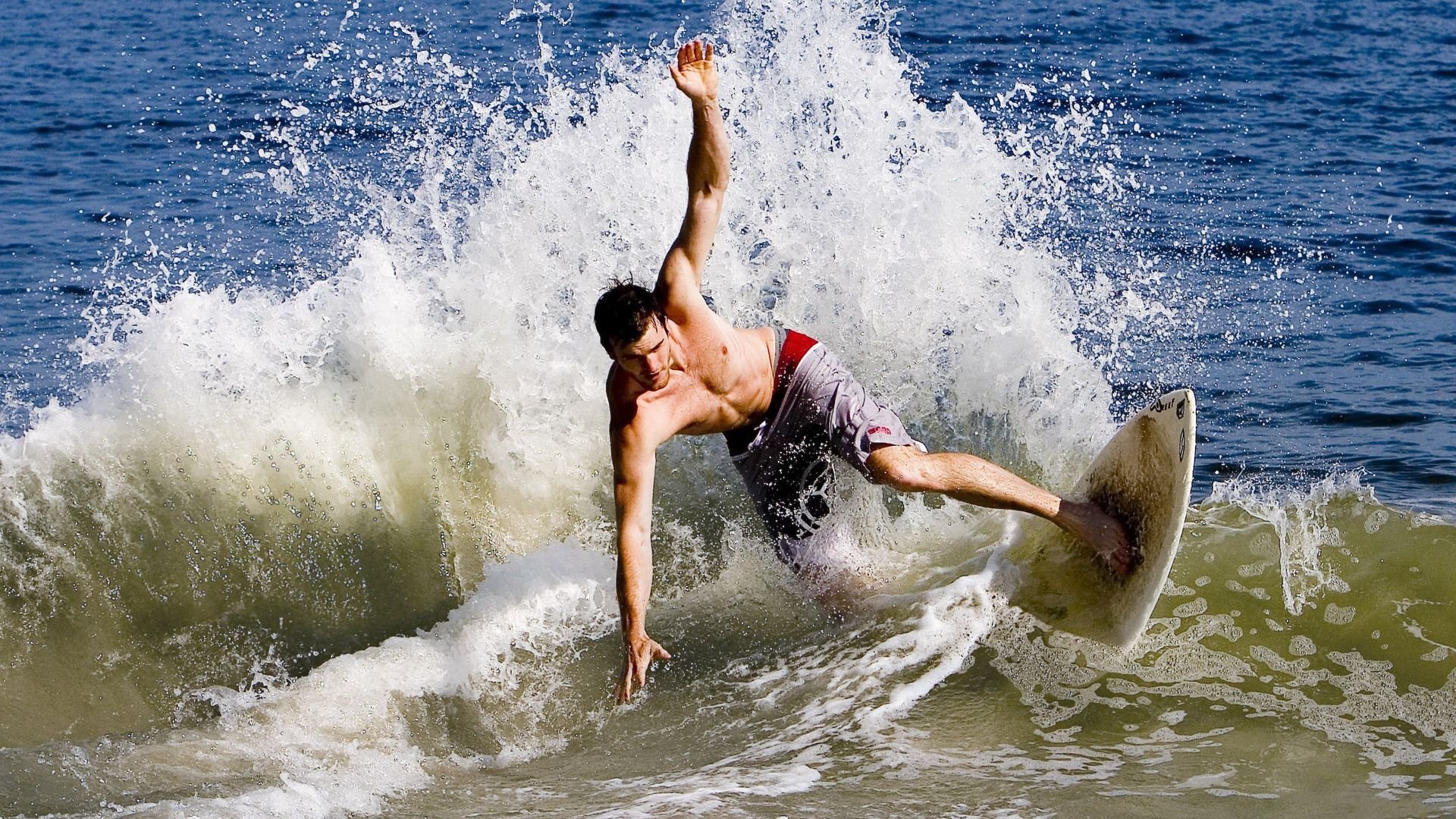 姆巴佩天神下凡！闪电两射一传导演逆转，加纳乔成巴黎恐怖统治缩影